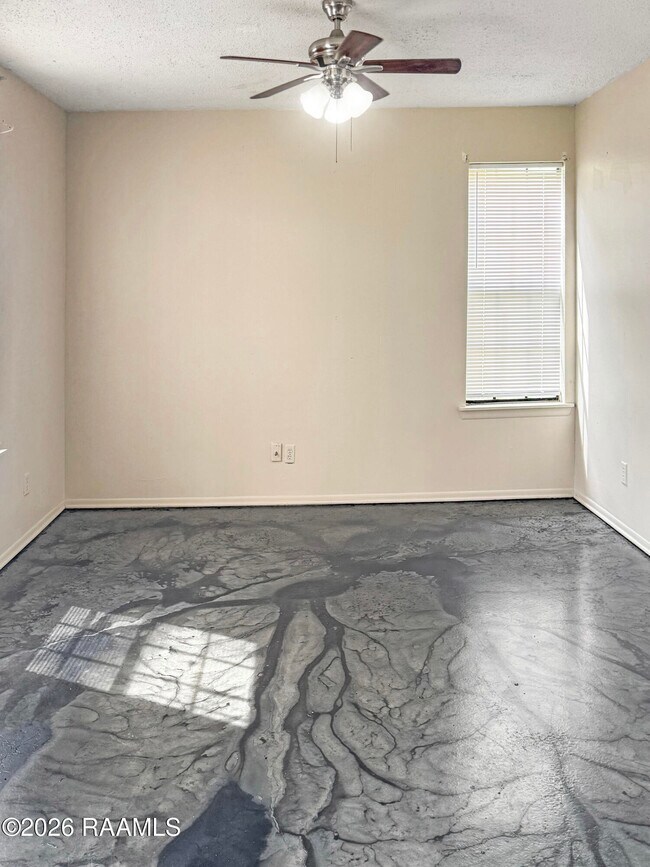 Building Photo - 123 Township Ln