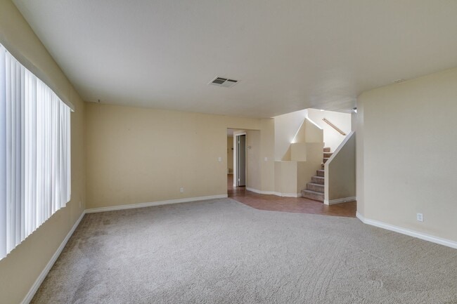 Building Photo - SUMMERLIN, SPACIOUS, 4 BED HOME WHITH A LARGE BACKYARD