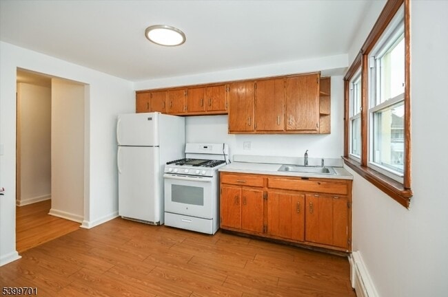 Building Photo - 13 Knapp Ave