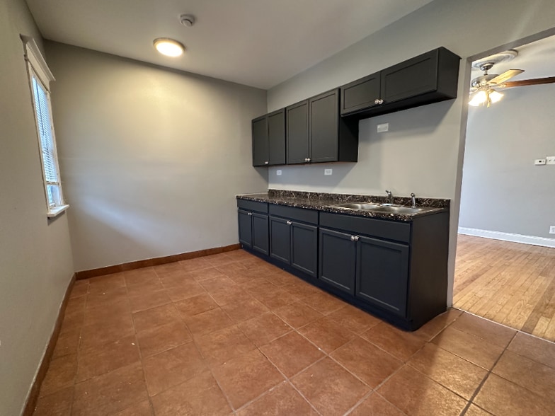 Building Photo - 846-856 N Mayfield Ave