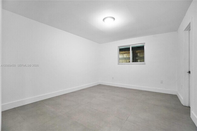 Building Photo - 2850 SW 24th St