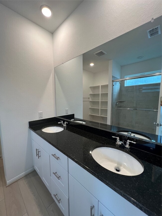 Building Photo - 2710 Misty Mdw Ln