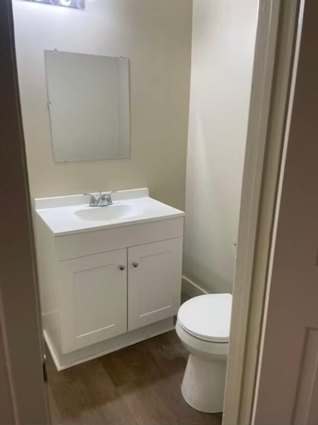 Building Photo - 44 S 200 E