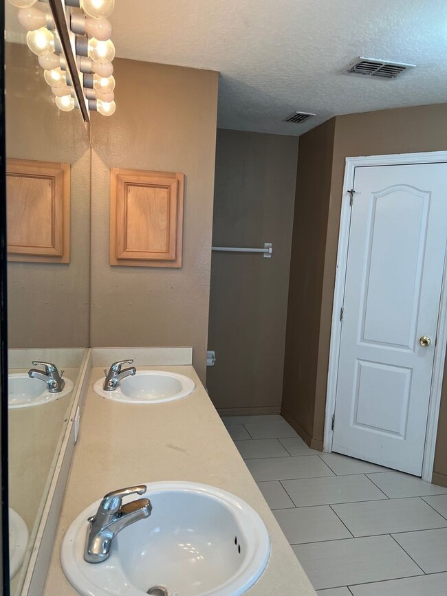 Building Photo - 217 Grouper Ct