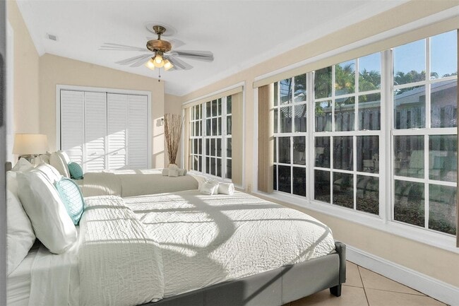 Building Photo - 3221 Seaward Dr