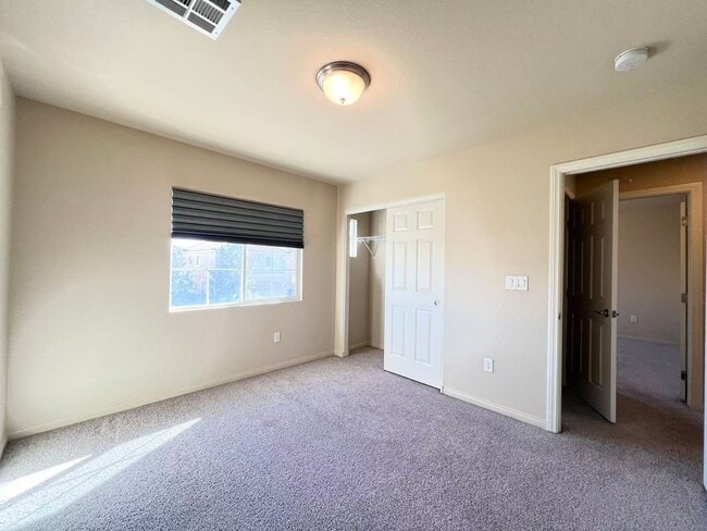 Building Photo - Beautiful 2 story single house