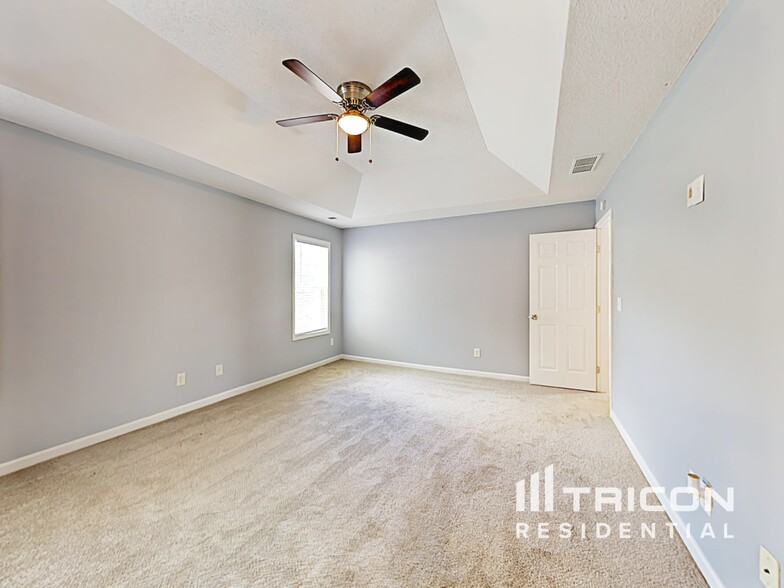 Building Photo - 623 Bowling Ln