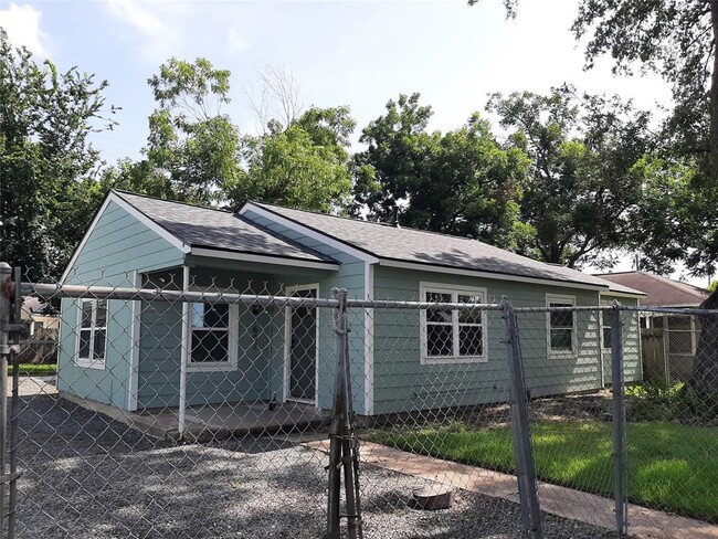 Building Photo - 7607 Moss Rose St