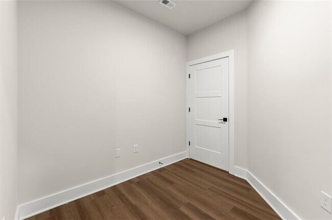 Building Photo - 2648 Sandy Plains Rd