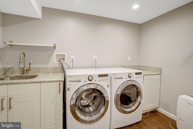 Building Photo - 6510 Carriage Dr