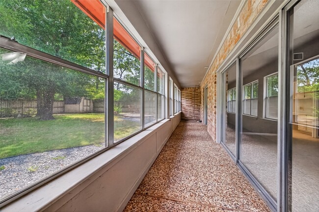 Building Photo - 19002 Mirror Lake Dr