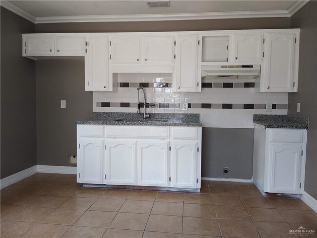 Building Photo - 710 W Starr Ave