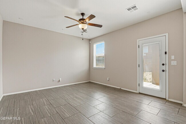 Building Photo - 1041 Earthstar Pl