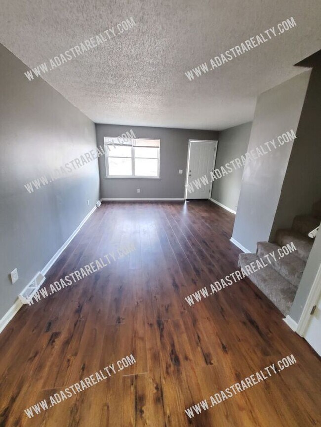 Building Photo - Spacious Olathe Duplex-Available NOW!!