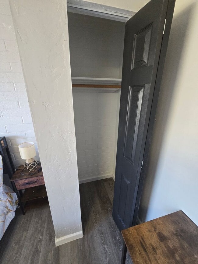 Building Photo - Rooms for Rent – Furnished, Lockable, & Private Backyard! 6 Spots Open.