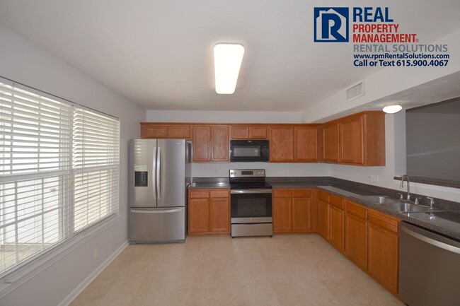 Building Photo - Wonderful 2BR/2.5BA townhome less than 1 m...