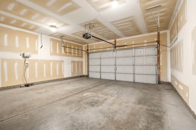 Building Photo - 3 Bedroom 3 Bath Home in Mt Juliet Now Lea...