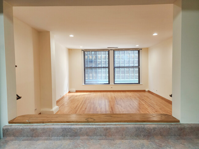 Building Photo - 431 S Dearborn St