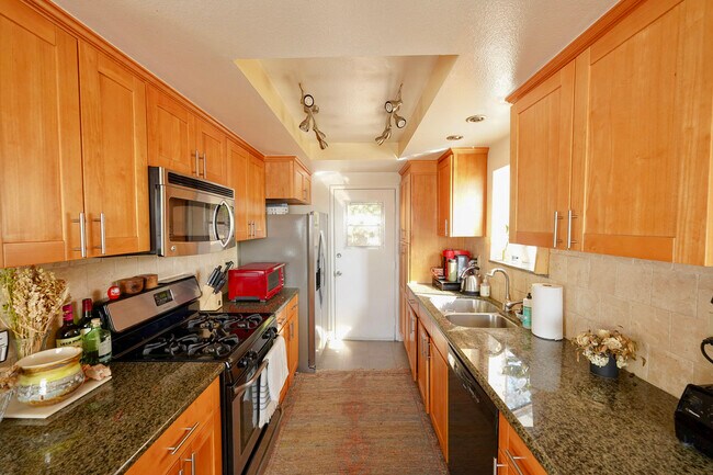 Building Photo - 3161 Weldon Ave