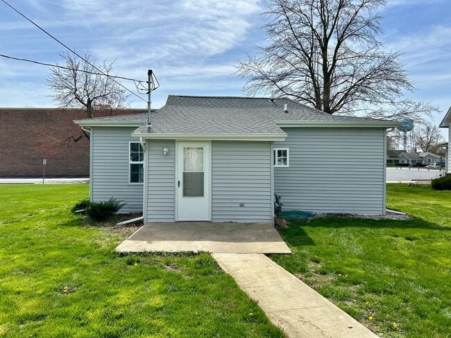 Building Photo - Recently Remodeled 3-Bed/1-Bath House in B...