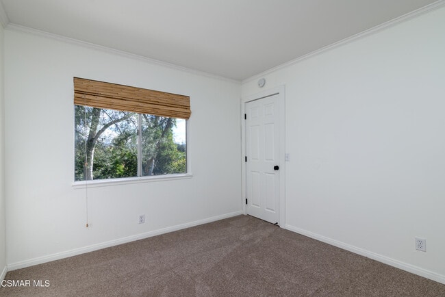 Building Photo - 2 Sparrowhawk Ln