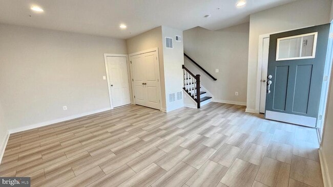 Building Photo - 8650 Satinwood Dr