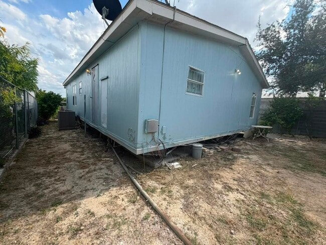 Building Photo - 814 Flag St