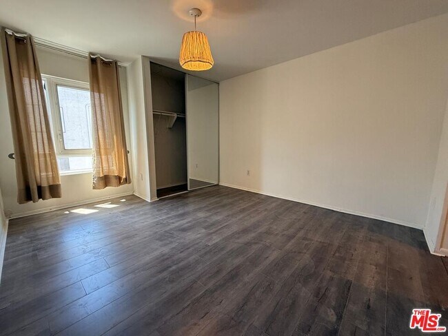 Building Photo - 5257 Radford Ave