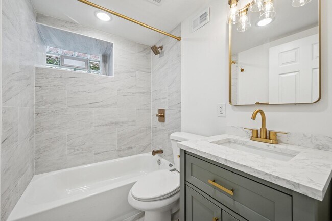 Building Photo - 2534 S 61st St