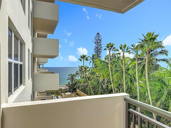 Building Photo - 1147 Hillsboro Mile Unit 506