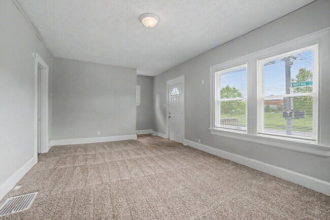 Building Photo - 2600 Wayne Ave