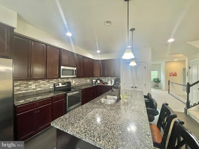 Building Photo - 5221 Sable Ct