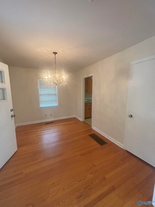 Building Photo - 1805 Stevens Dr NE