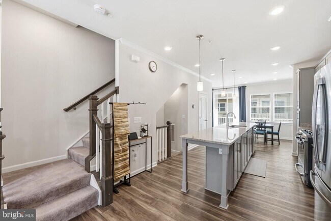 Building Photo - 16122 Columbus Ave