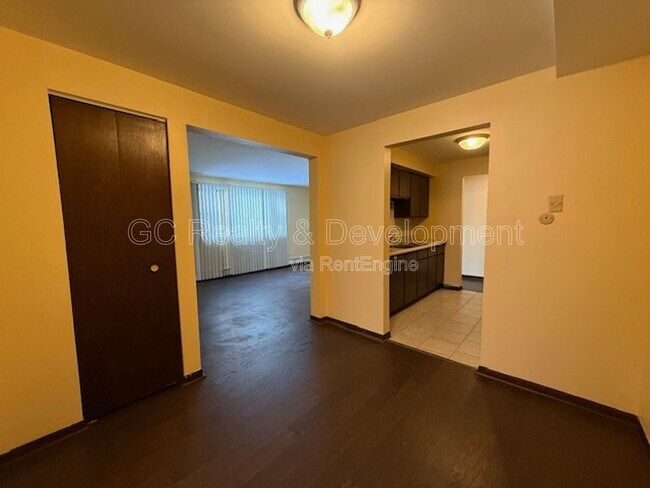 Building Photo - 386 Alles St