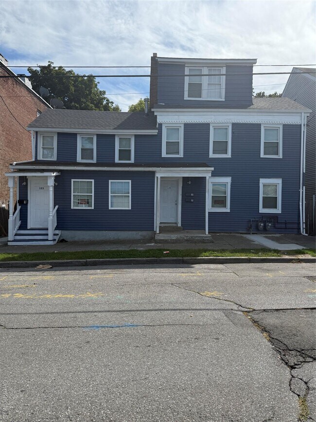 Primary Photo - 123 W Parmenter St