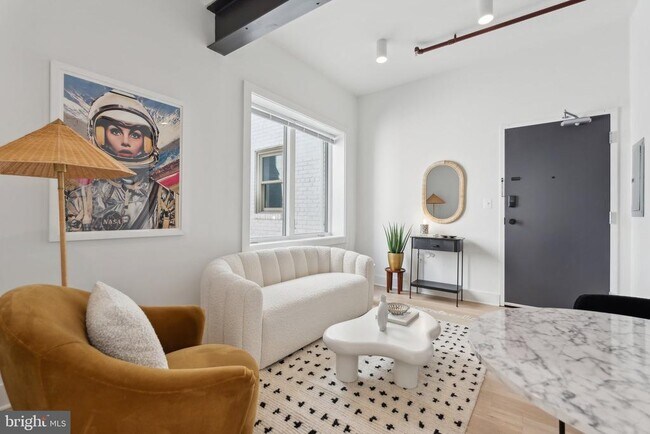 Building Photo - 901 King St