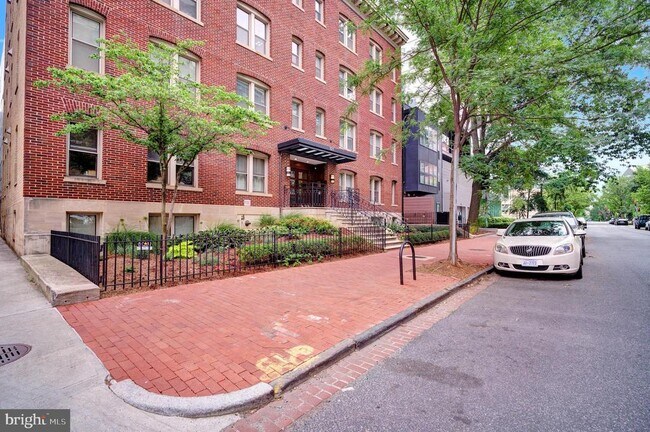 Building Photo - 1121 24th St NW