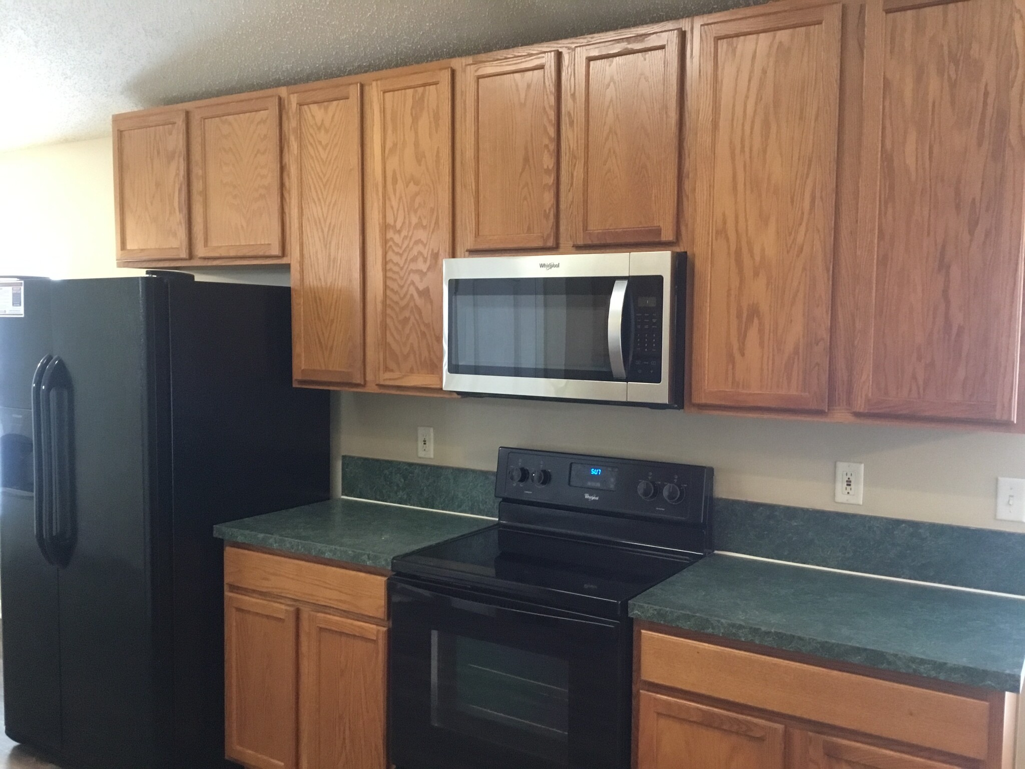 Building Photo - 6701 Southern Oaks Dr