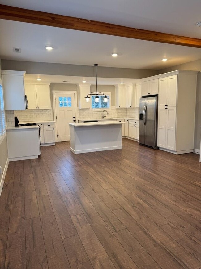 Building Photo - 1132000