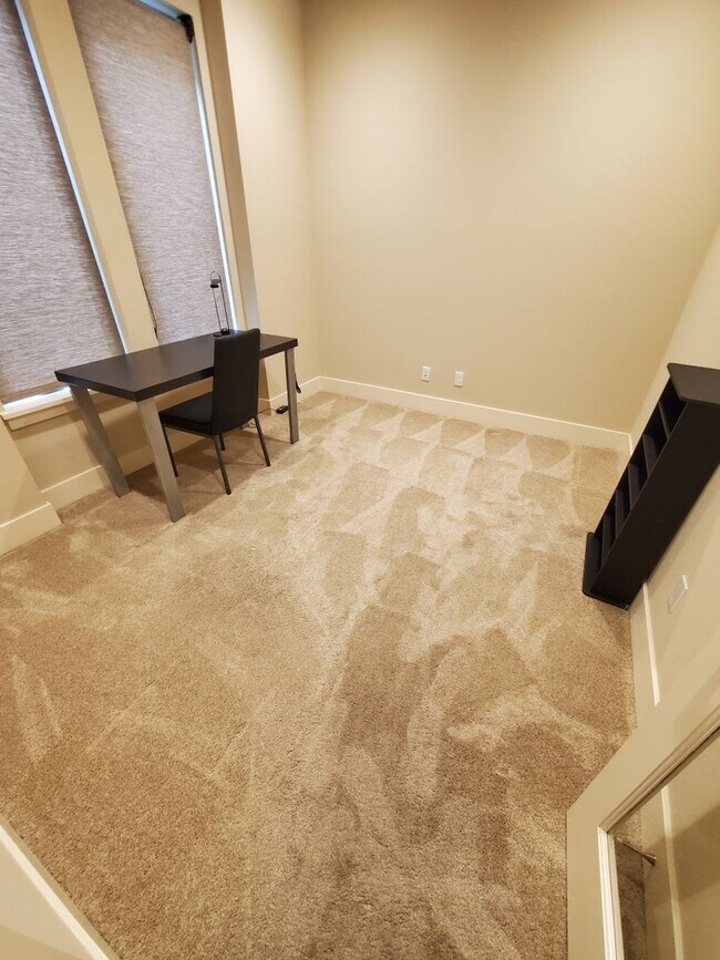 Building Photo - Spacious, Modern Living full of luxurious details!