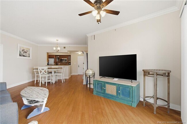 Building Photo - 975 NW Flagler Ave