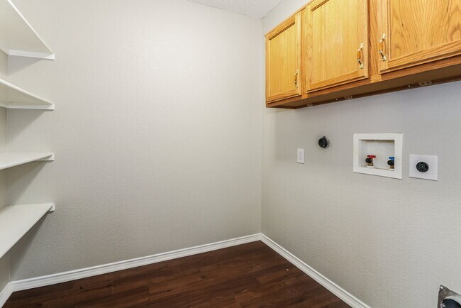 Building Photo - 1815 Northridge Dr