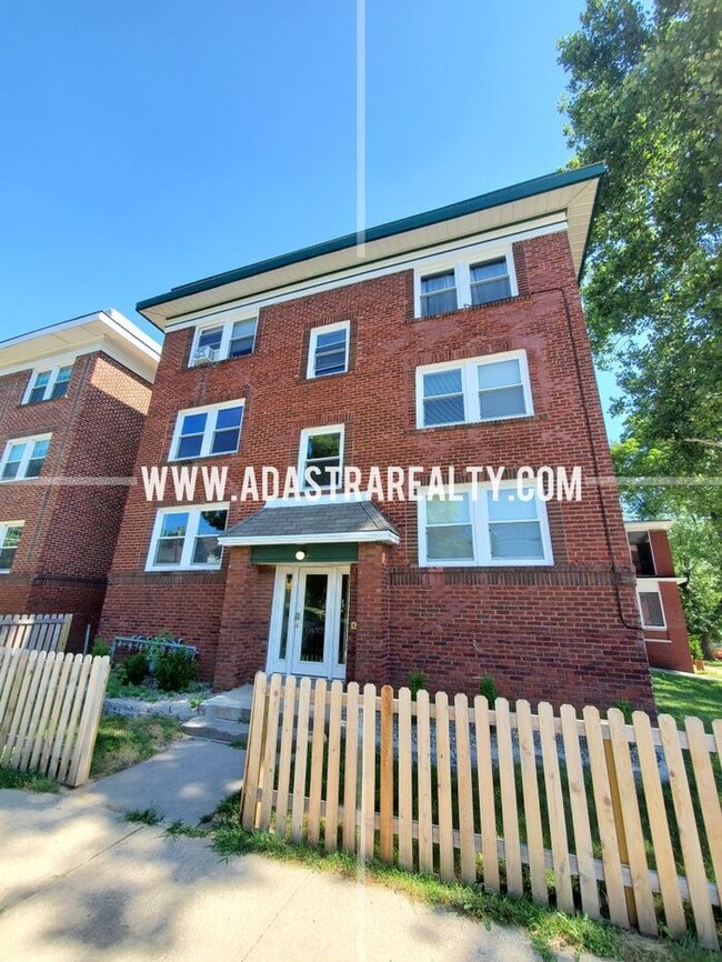 Building Photo - 1 Bedroom Apartment in Westport-Available ...