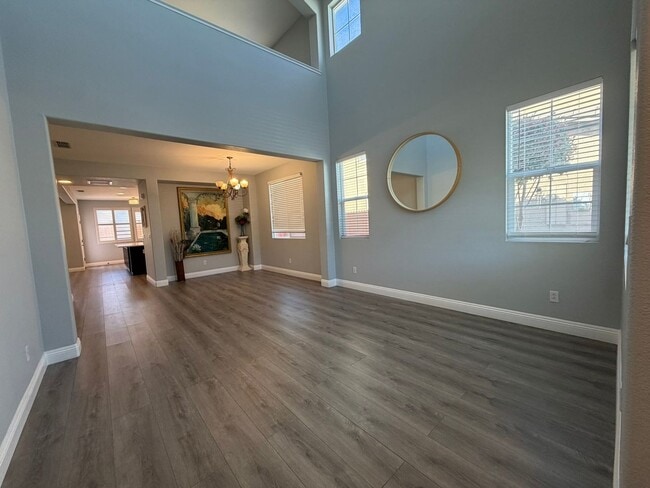 Building Photo - AVAILABLE NOW! LEASE TODAY! 4 Bedroom 3 Bath Elk Grove Home with Bonus Room!