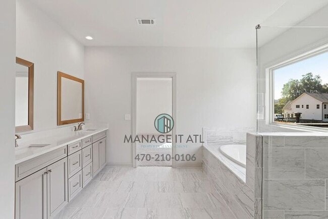 Building Photo - Beautiful 5 bedroom house in Suwanee. Lambert High School district!