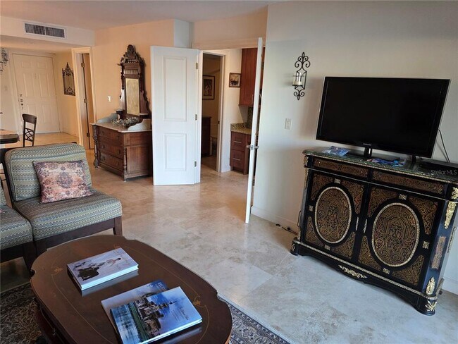 Building Photo - 6100 Bahia Del Mar Cir N