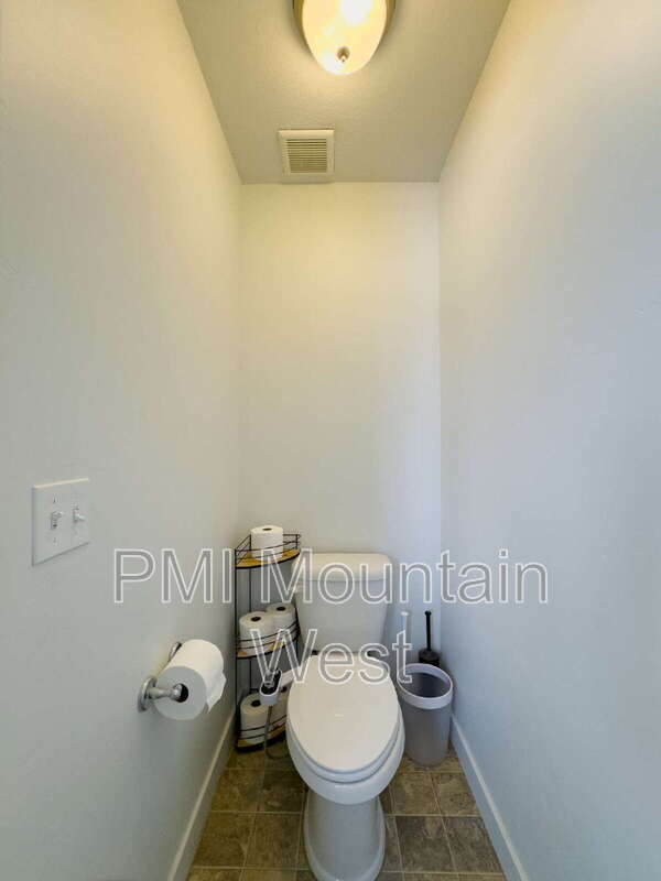 Building Photo - 3565 Water Lilly Ln