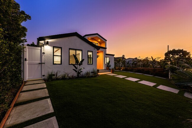 Building Photo - 212 W 64th St