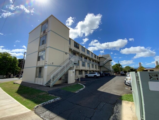 Primary Photo - CONVENIENTLY LOCATED, TOP FLOOR UNIT IN PE...